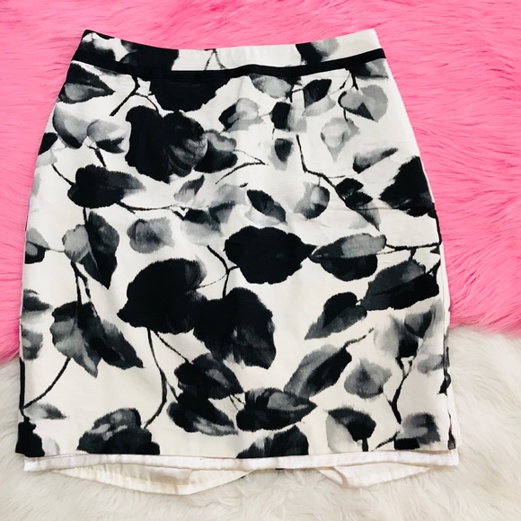 Milly leaf patterned mini skirt - Picture 2 of 6